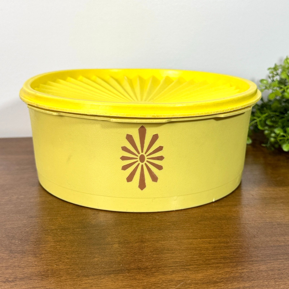 Tupperware Harvest Gold Yellow Sunburst Servalier 1204 Canister & 1205 Lid